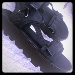 Lugged platform sandals